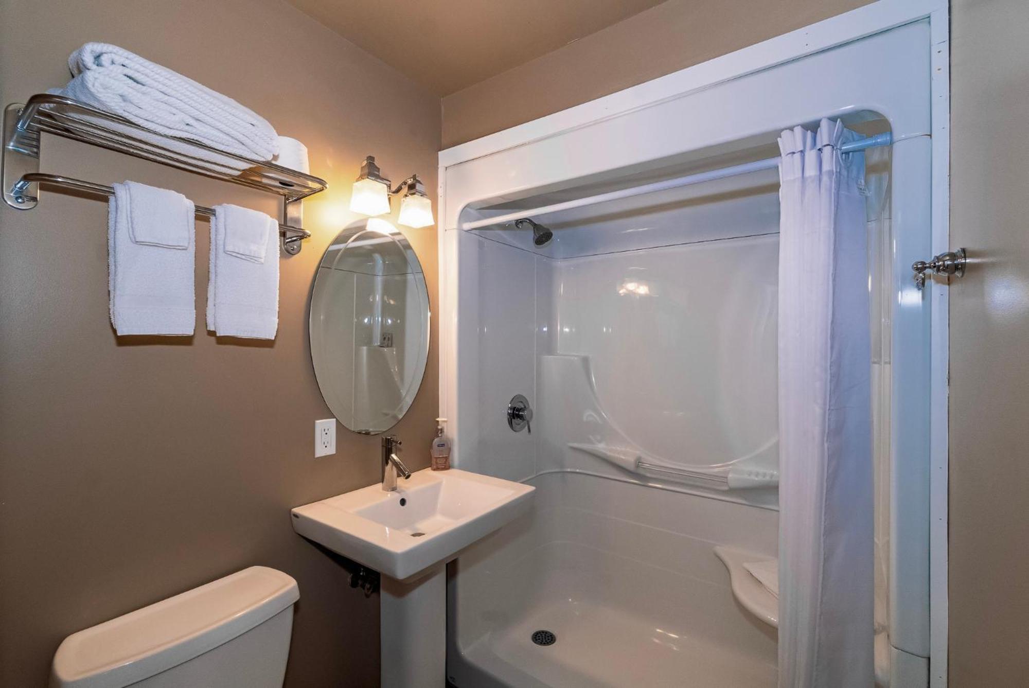 הנטסוויל 3 Pines Lodge Muskoka מראה חיצוני תמונה