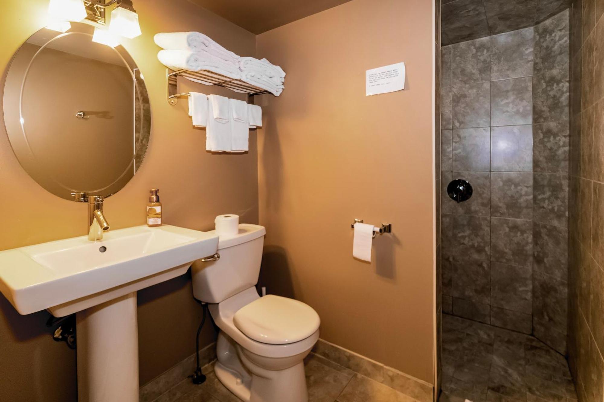 הנטסוויל 3 Pines Lodge Muskoka מראה חיצוני תמונה