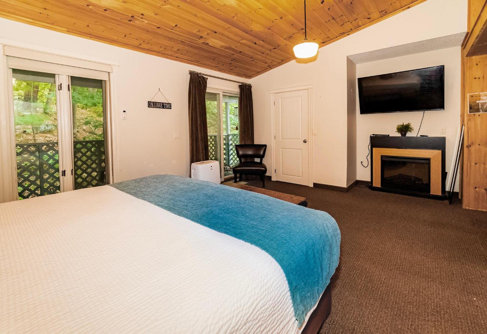 הנטסוויל 3 Pines Lodge Muskoka מראה חיצוני תמונה