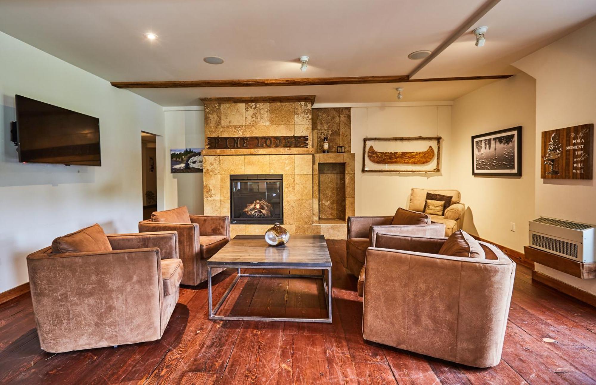 הנטסוויל 3 Pines Lodge Muskoka מראה חיצוני תמונה