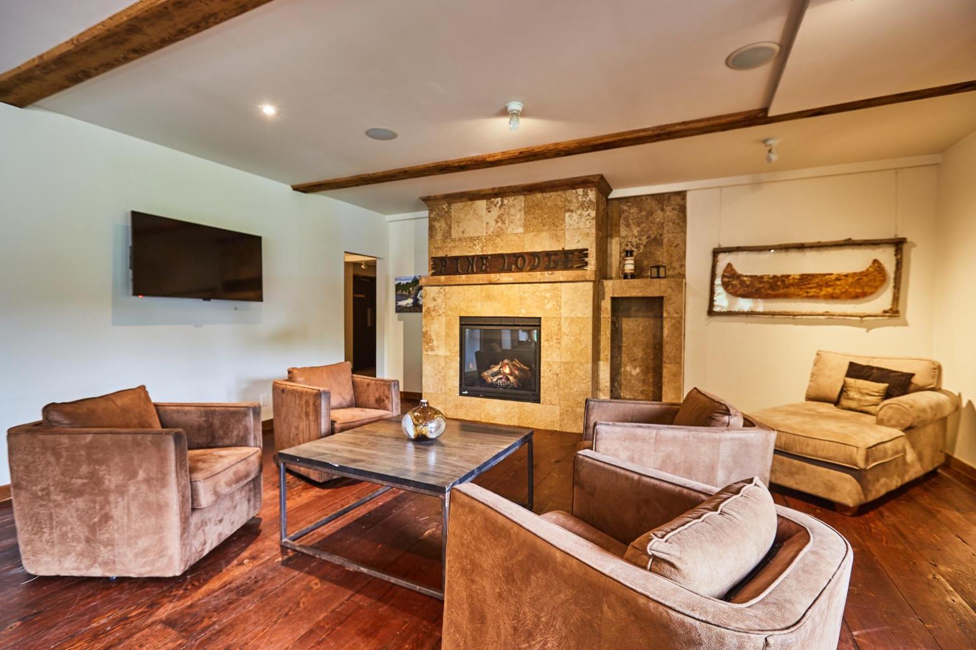 הנטסוויל 3 Pines Lodge Muskoka מראה חיצוני תמונה