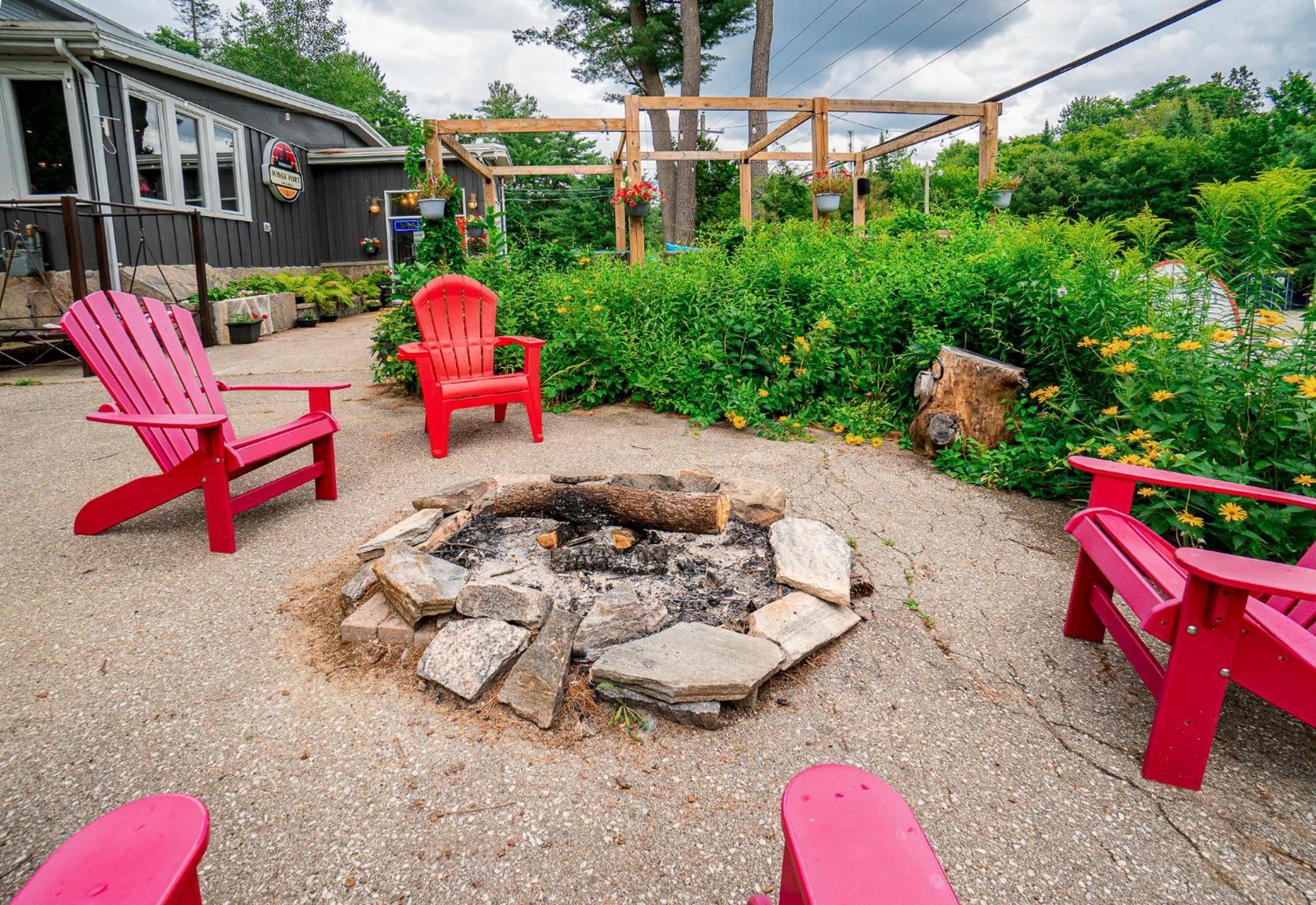 הנטסוויל 3 Pines Lodge Muskoka מראה חיצוני תמונה